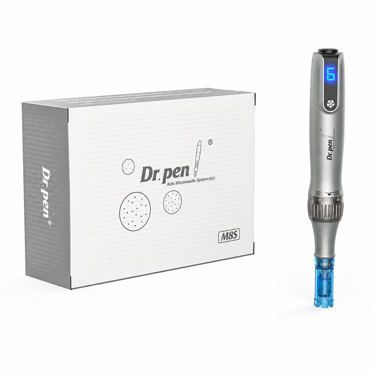 Silbernes Dr. Pen M8s-Handstück mit einer blauen Kartusche neben der Originalverpackung des M8S