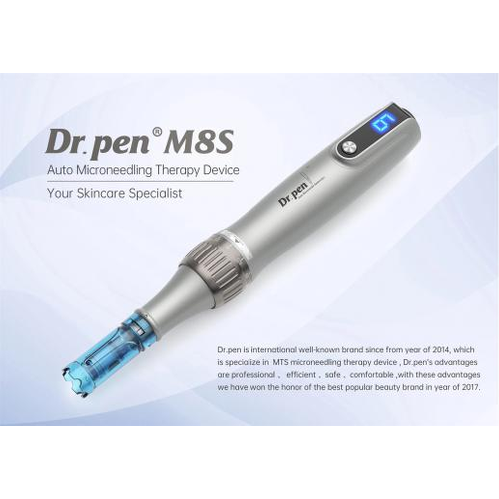 Dr. Pen M8s-Handstück diagonal dargestellt mit Digitalanzeige und eingesetzter blauer Kartusche