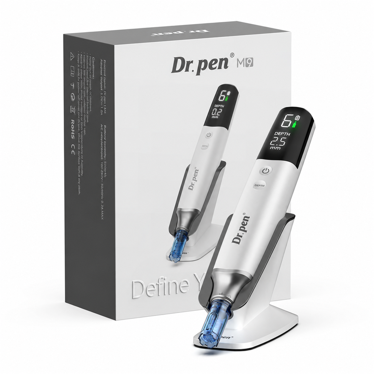 Weißer Dr. Pen M9 auf seinem Ständer neben der Originalverpackung